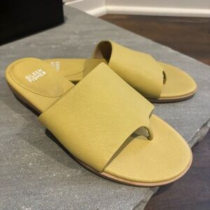 Eileen Fisher Edge Open Toe Slip On Thong Butter Yellow Sandals Women’s 7.5